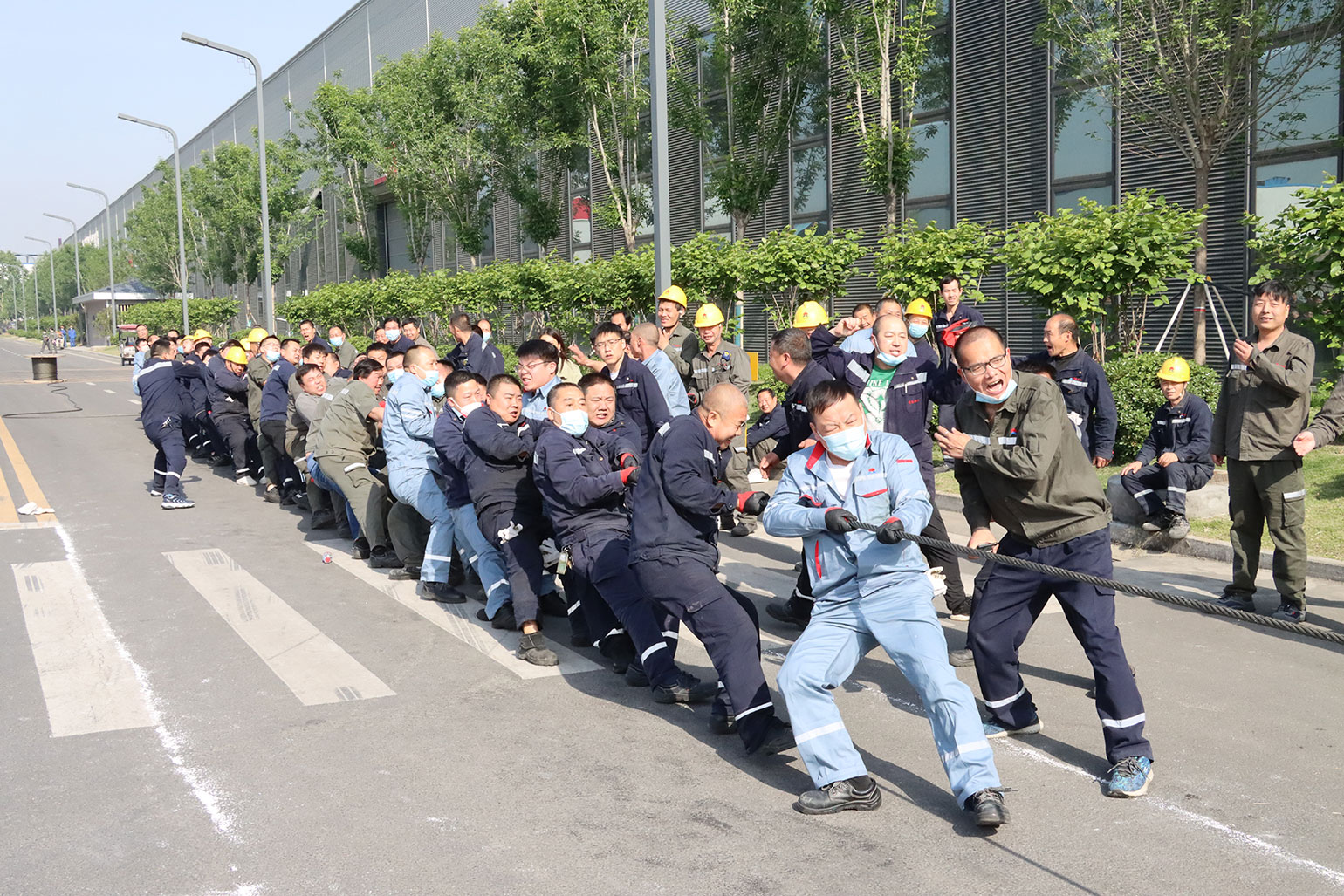 慶五一員工運動會：拔河比賽
